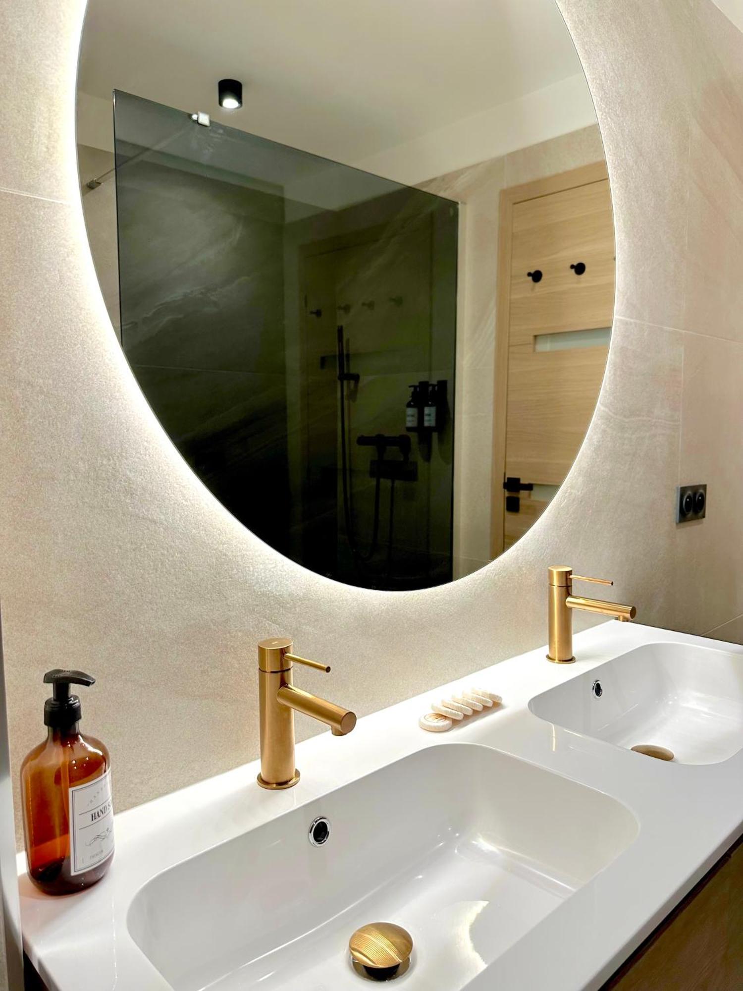 Monaco # Menton - 6 Persons - 2 Bedrooms - Full Renovated - Private Parking - Hypercenter - Clim - Beach And Sun Exterior photo